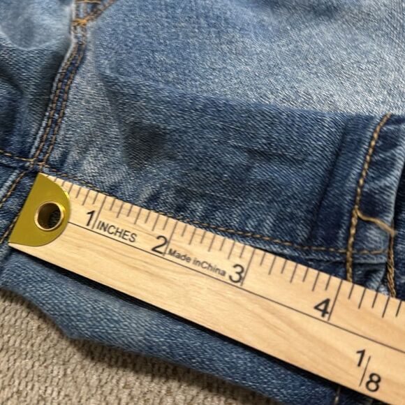 Old Navy Boyfriend Distressed Comfort Jean Shorts size 4 - Picture 11 of 12